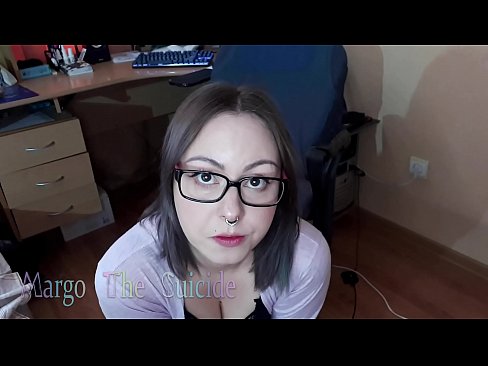 ❤️ Seksuali mergina su akiniais giliai čiulpia dildo į kamerą Kokybiškas seksas prie mūsų ️❤